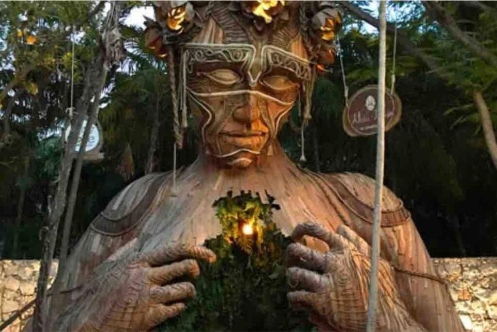 A * Tulum